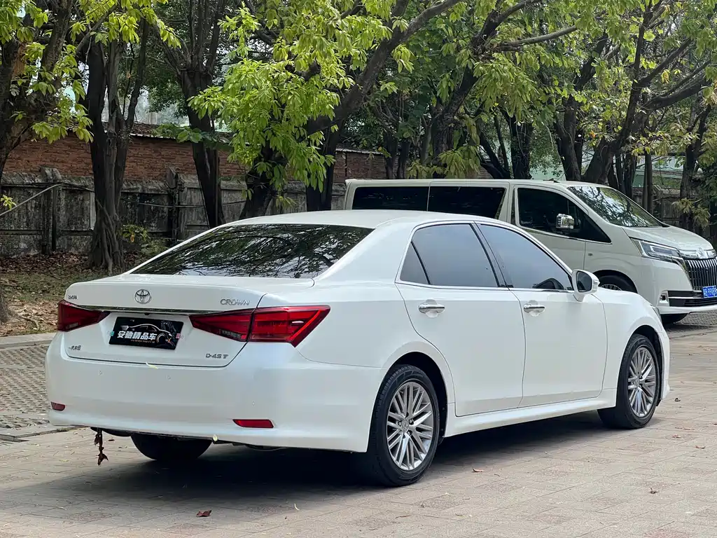 TOYOTA CROWN
