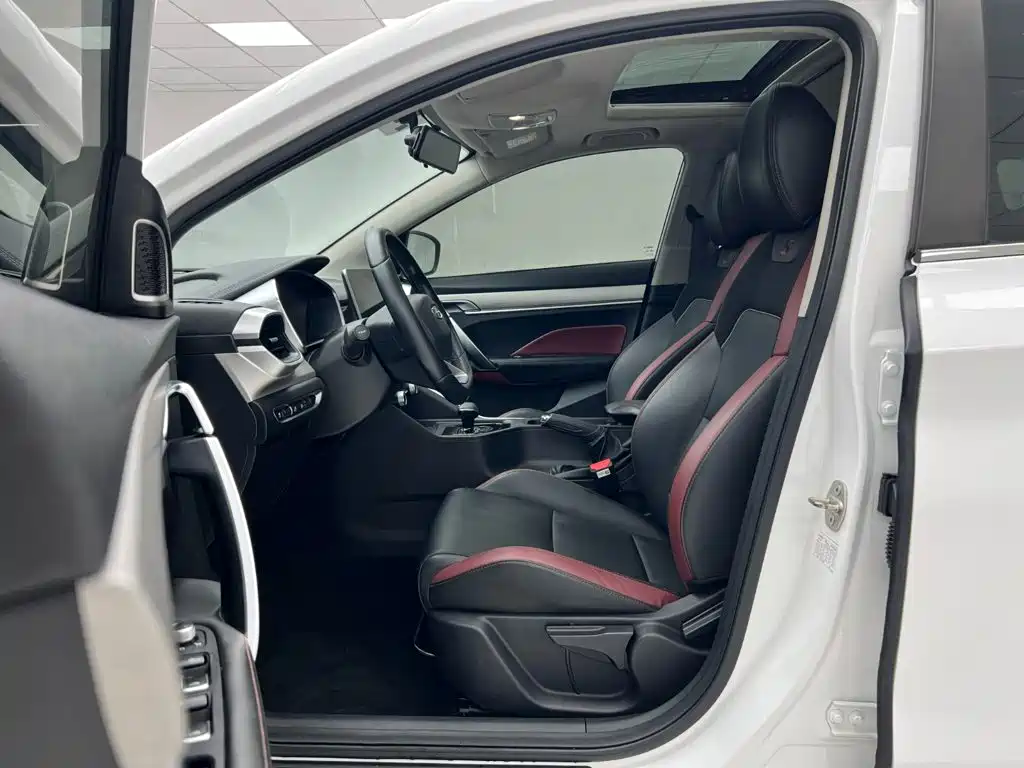Geely Binyue — миниатюра 5