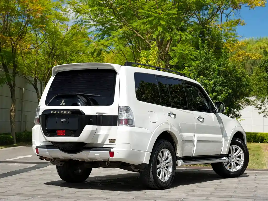 Mitsubishi Pajero (Import) — миниатюра 15