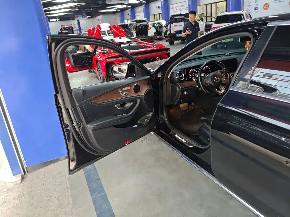 Mercedes-Benz E-Class — миниатюра 5
