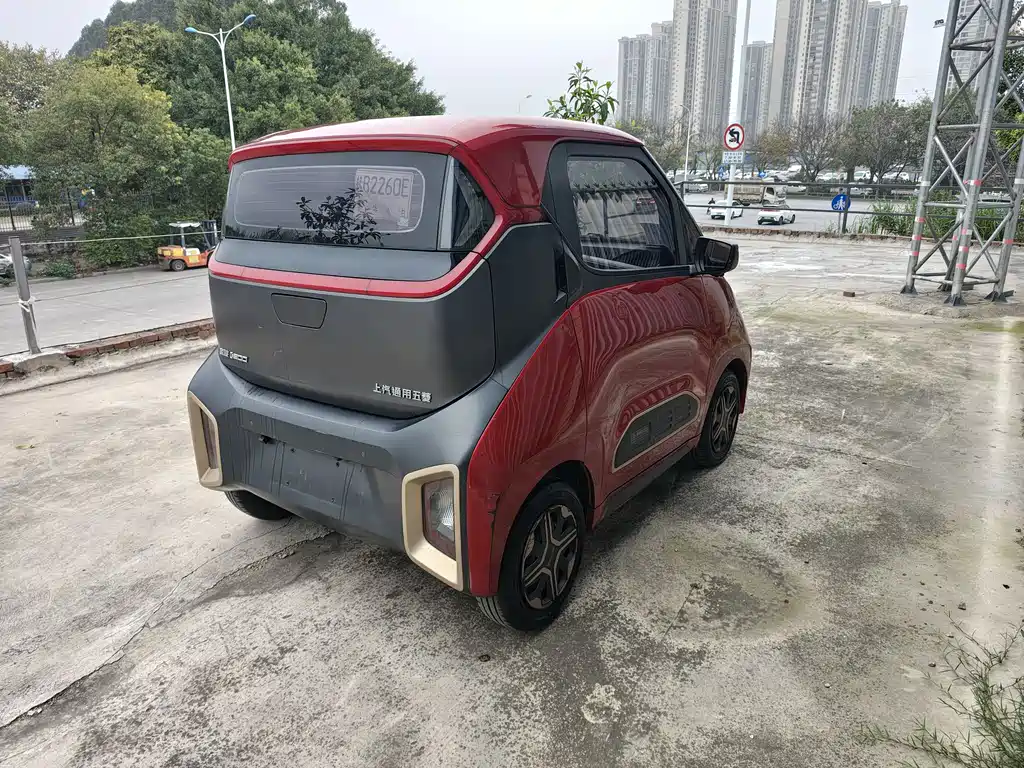 BAOJUN E200