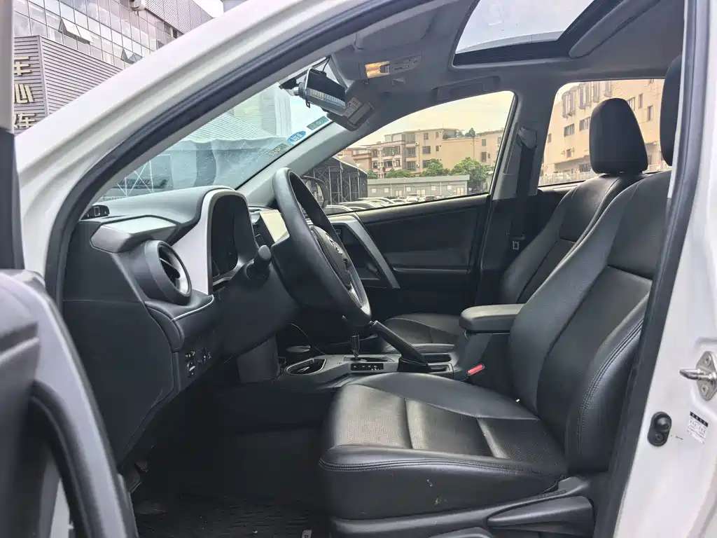Toyota RAV4 — миниатюра 12