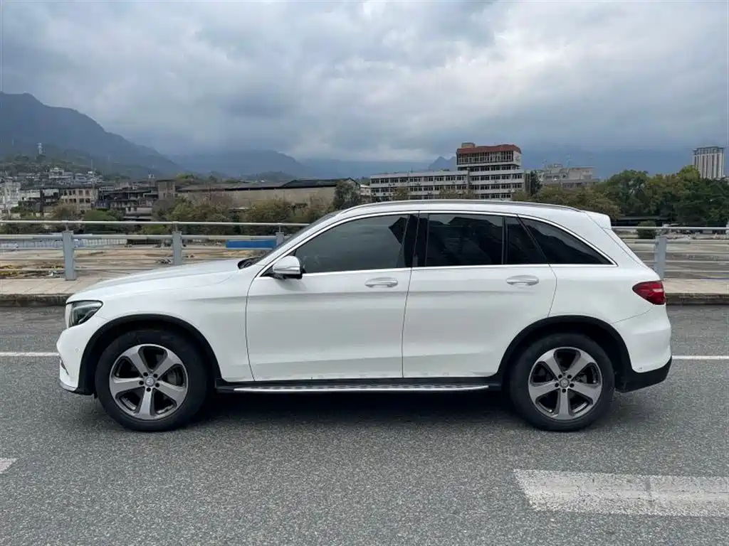 MERCEDES-BENZ GLC