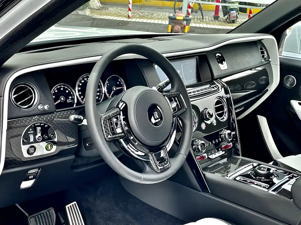 Rolls-Royce Cullinan — миниатюра 13