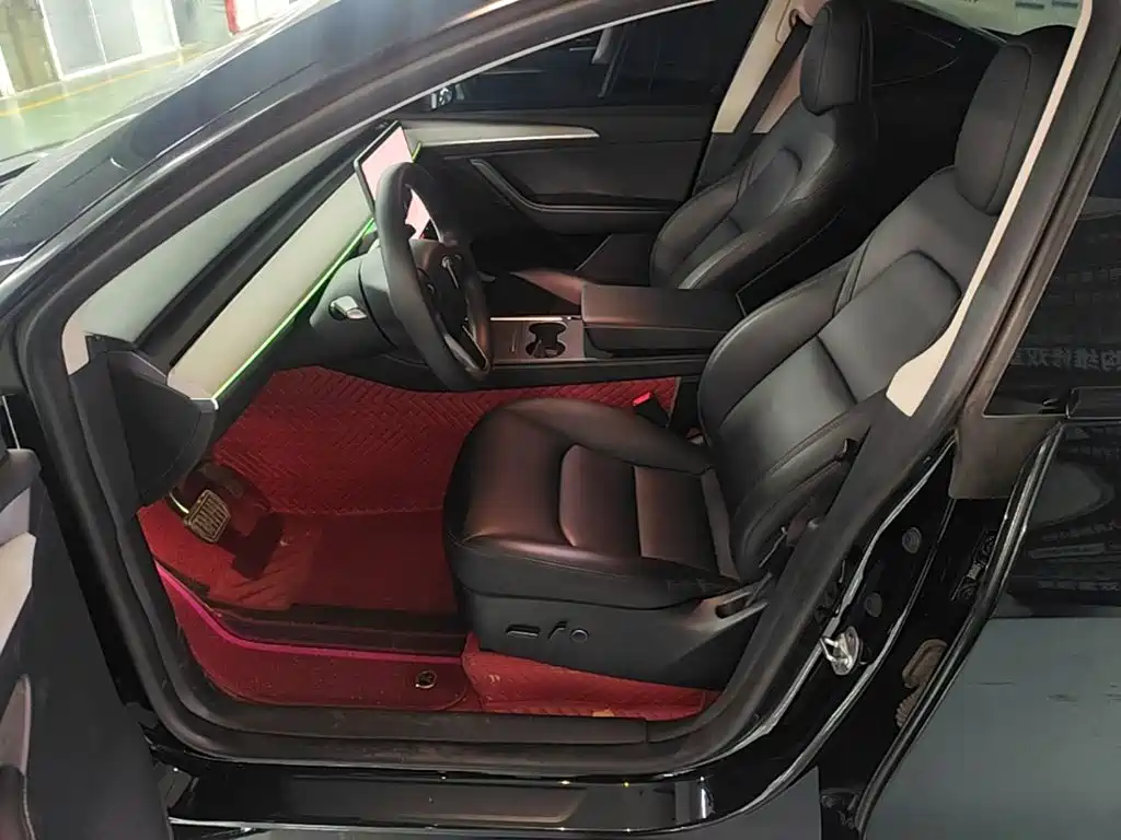 Tesla Model Y — миниатюра 15