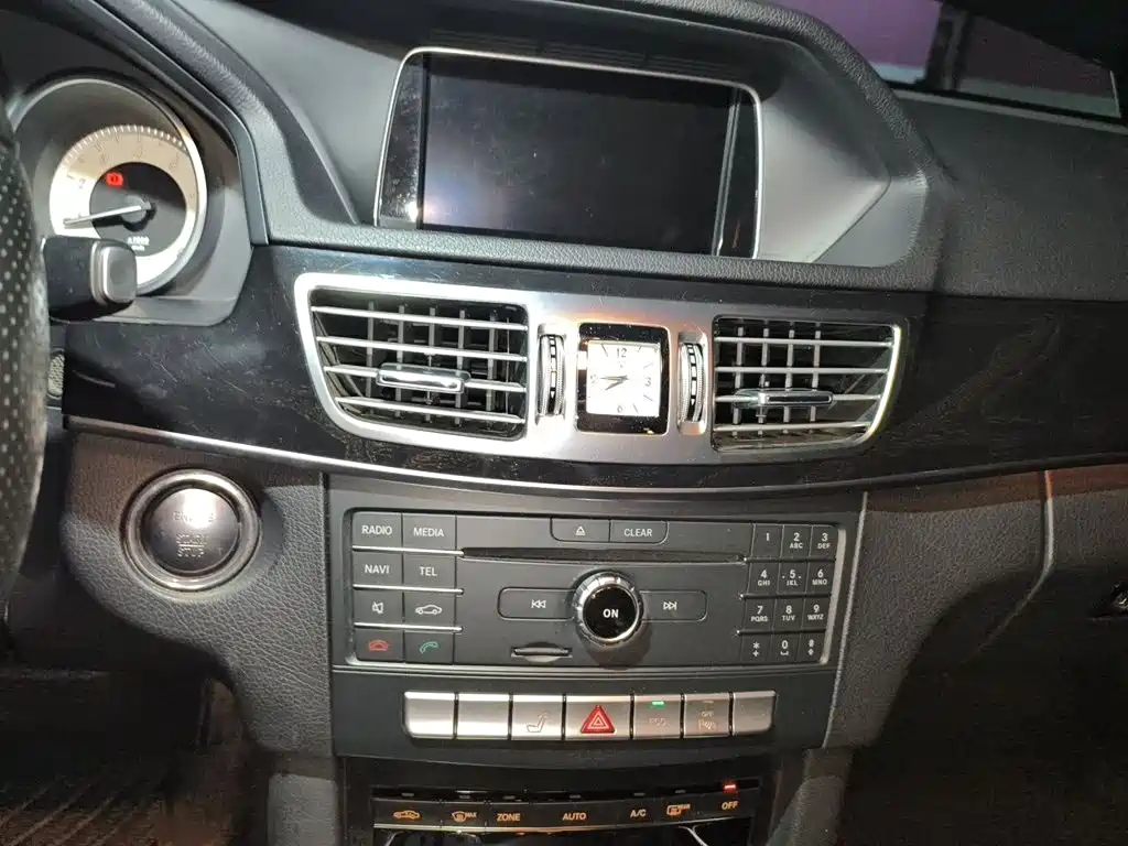 Mercedes-Benz E-Class — миниатюра 6