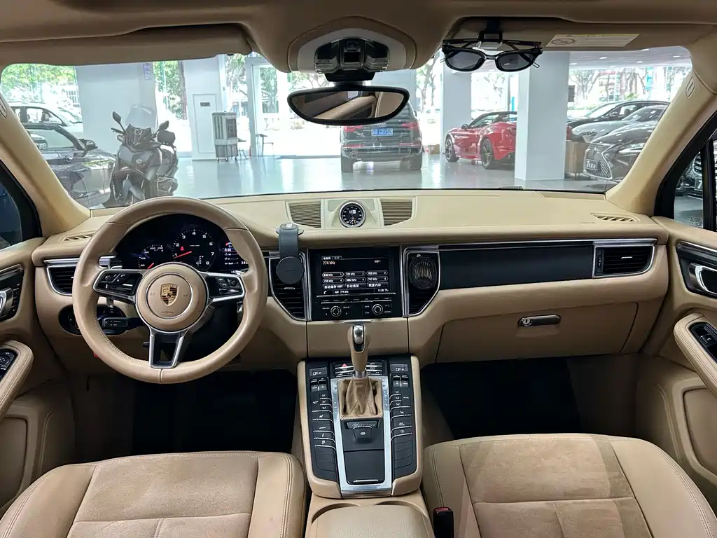Porsche Macan — миниатюра 6