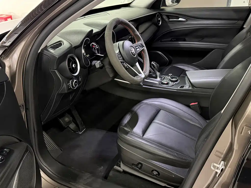 Alfa Romeo Stelvio — миниатюра 3