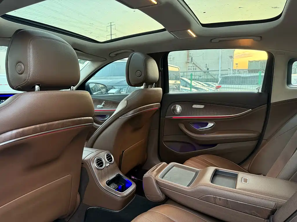 Mercedes-Benz E-Class — миниатюра 17