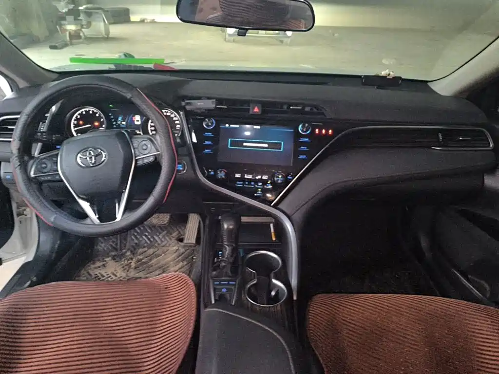 Toyota Camry — миниатюра 10