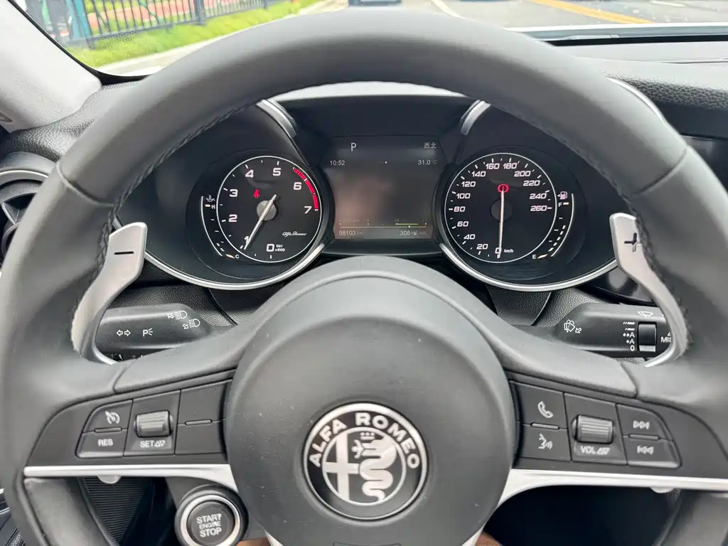 Alfa Romeo Giulia — миниатюра 4