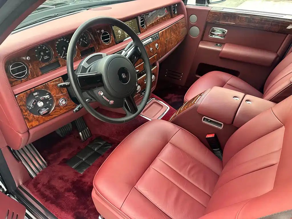 Rolls-Royce Phantom — миниатюра 10