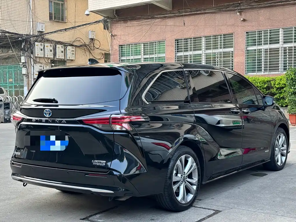 Toyota Sienna 2023 2.5L Luxury