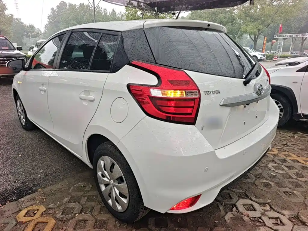 Toyota Yaris L — миниатюра 5