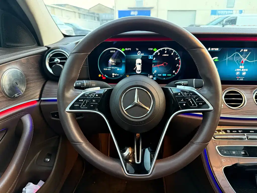Mercedes-Benz E-Class — миниатюра 5