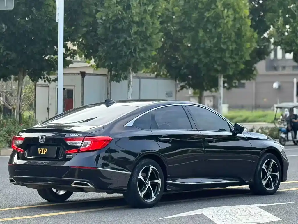 Honda Accord — миниатюра 9