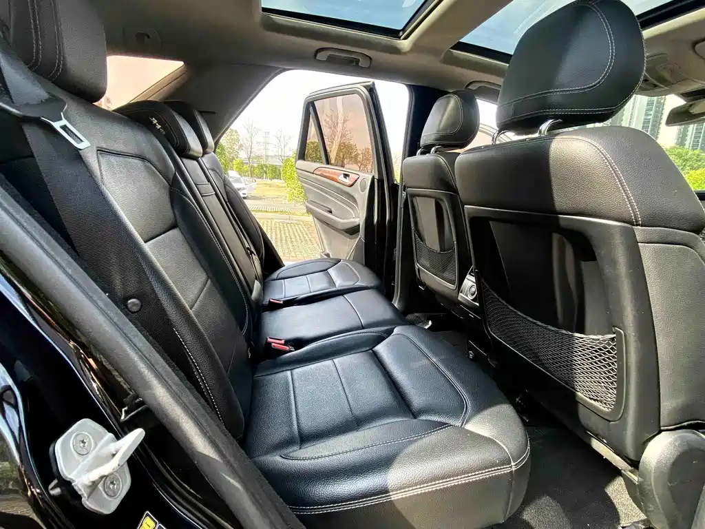 Mercedes-Benz M-Class — миниатюра 12