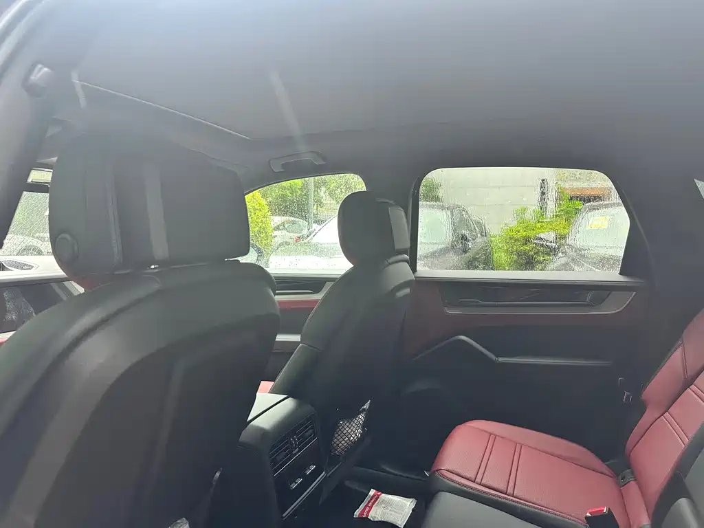 Porsche Cayenne — миниатюра 8