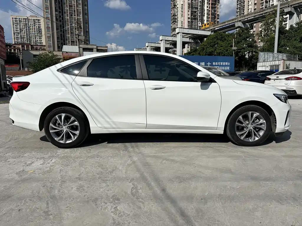 Buick Verano — миниатюра 7
