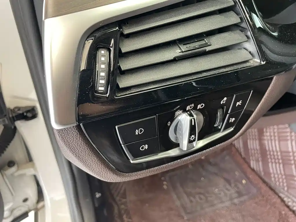 BMW 5 Series — миниатюра 10