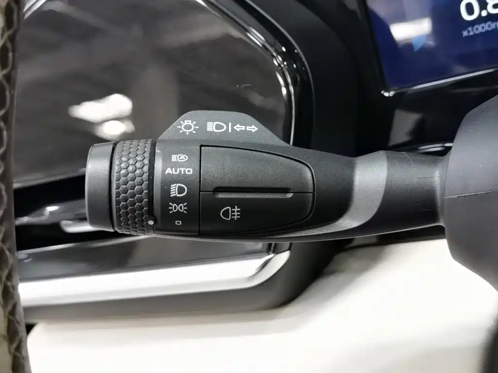 Geely Xingyue L — миниатюра 21