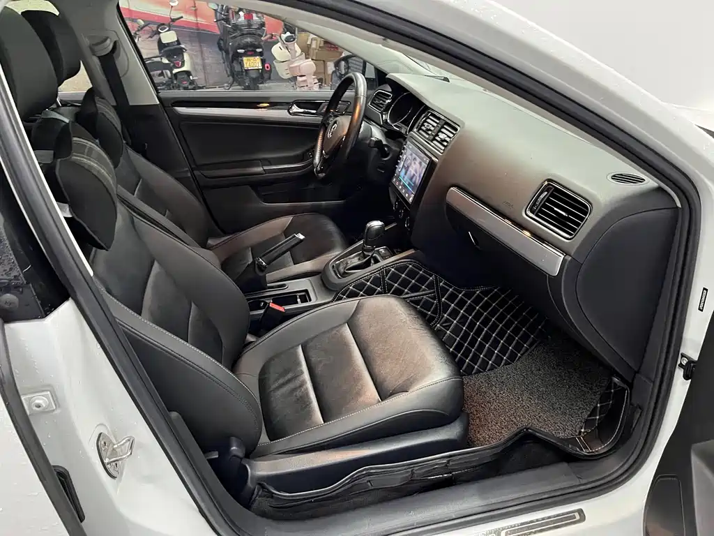 Volkswagen Sagitar — миниатюра 12