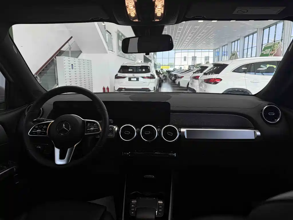 Mercedes-Benz GLB — миниатюра 22