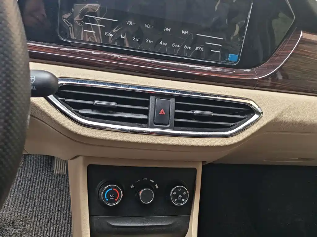 CHANGAN CROSS STAR V7