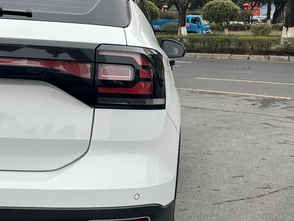 VOLKSWAGEN EXPLORING THE SHADOW