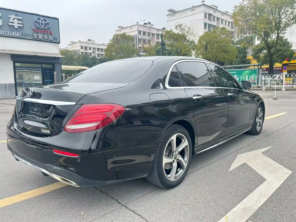 MERCEDES-BENZ E CLASS