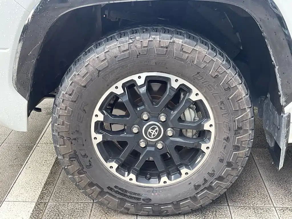 Toyota Sequoia — миниатюра 15