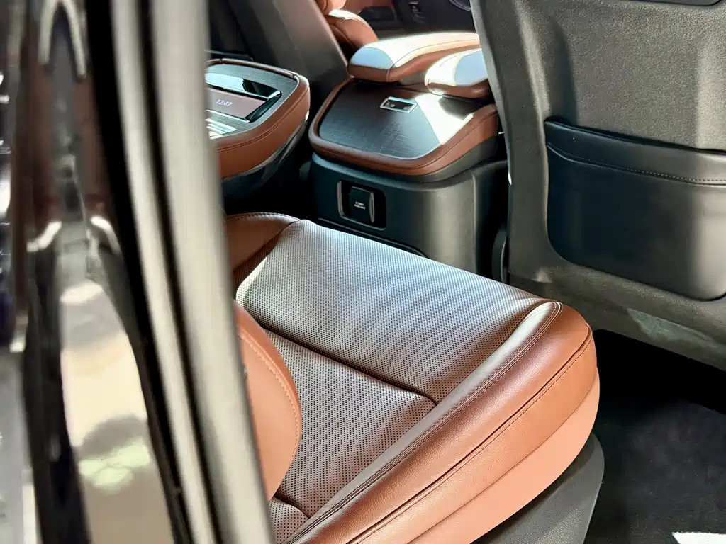 Lincoln Navigator — миниатюра 28
