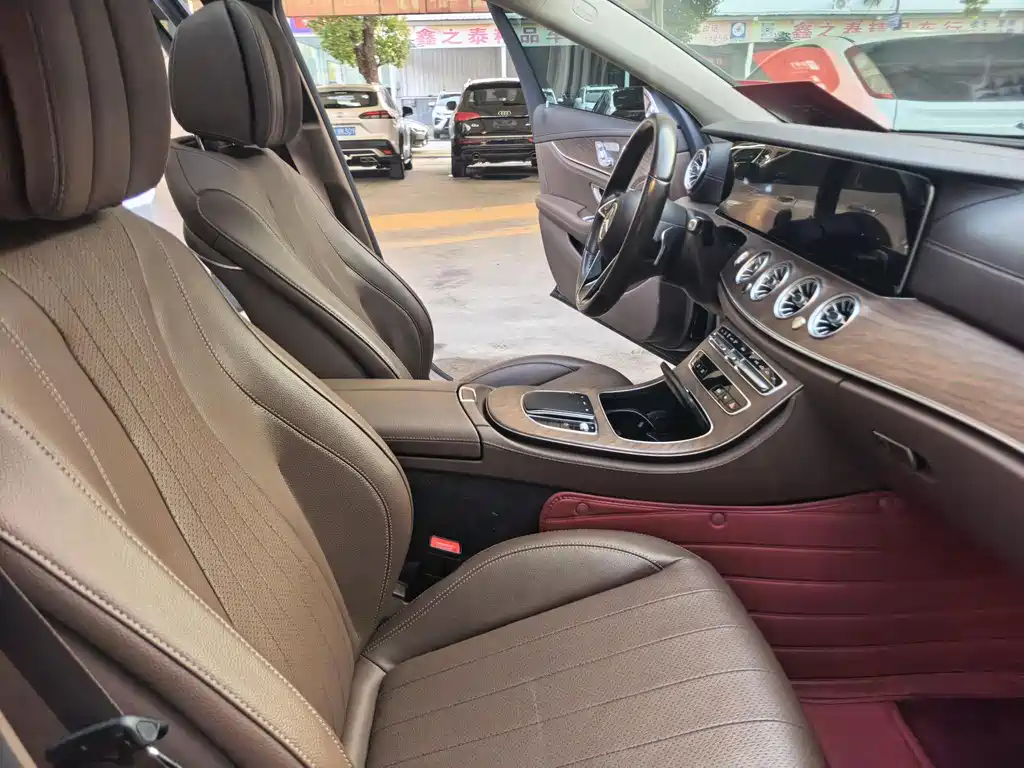 MERCEDES-BENZ E CLASS