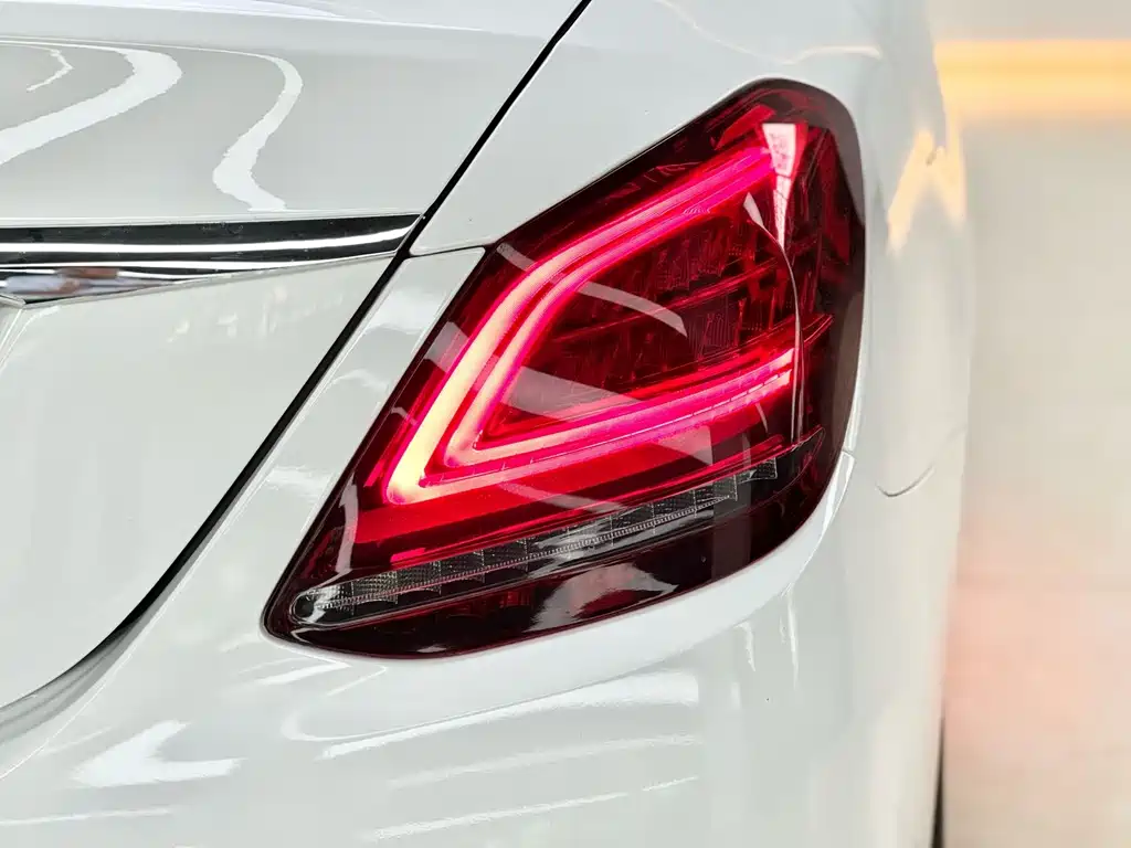 Mercedes-Benz C-Class — миниатюра 18