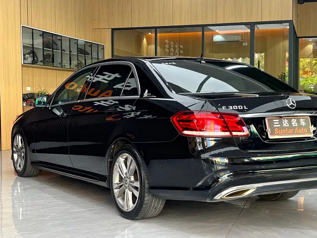 Mercedes-Benz E-Class — миниатюра 32