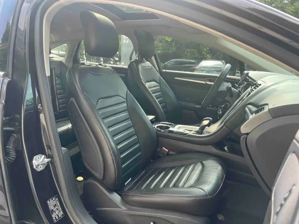 Ford Mondeo — миниатюра 12