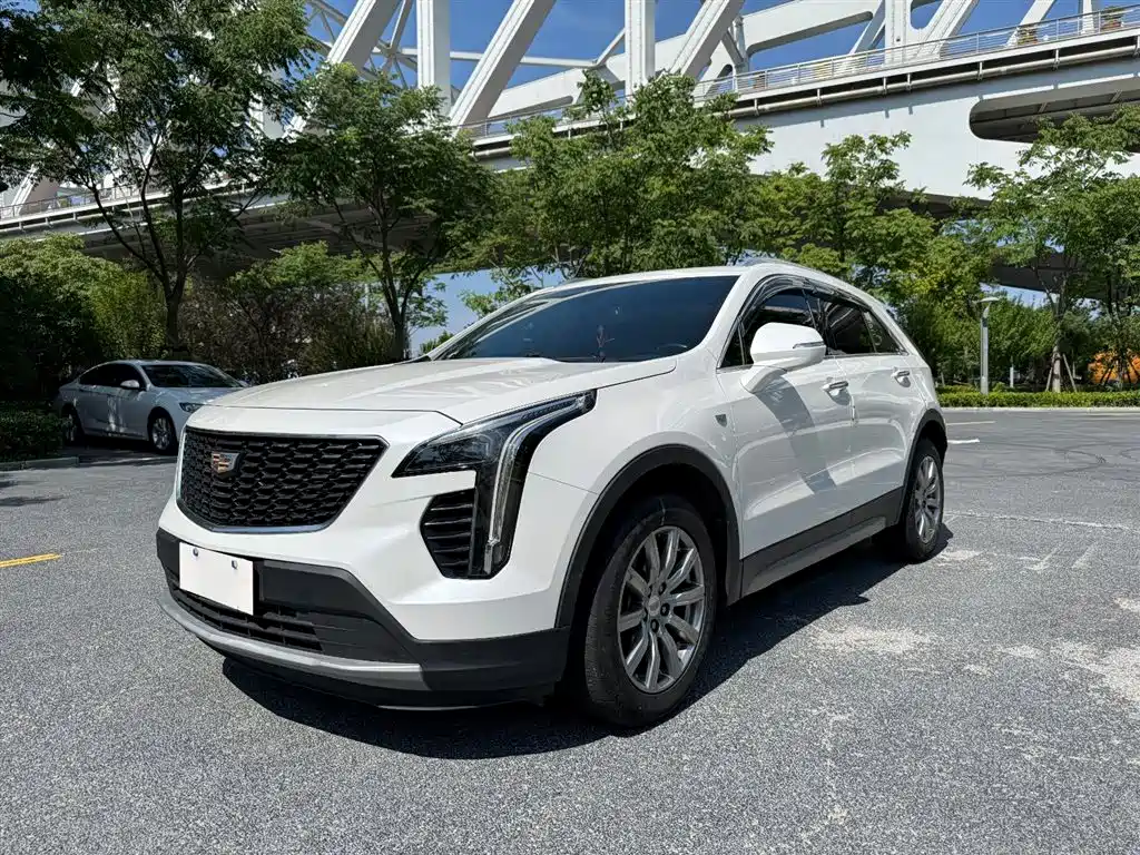 CADILLAC XT4