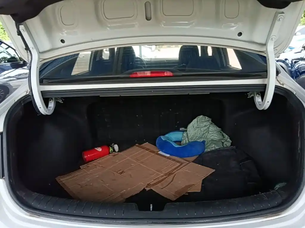 Hyundai Elantra — миниатюра 19