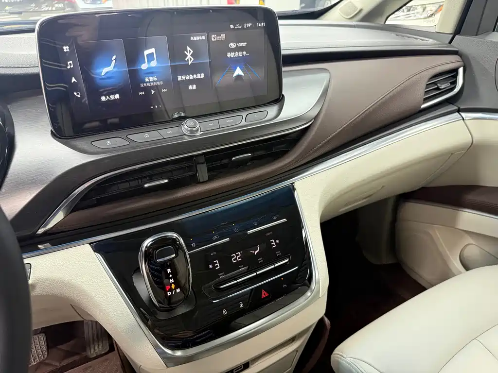 Buick GL8 — миниатюра 9