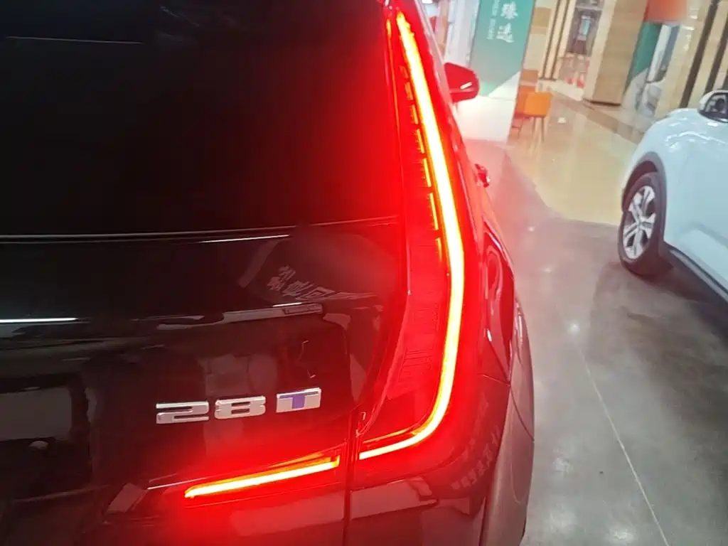 Cadillac XT4 — миниатюра 8