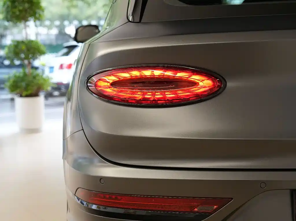 Bentley Bentayga — миниатюра 7