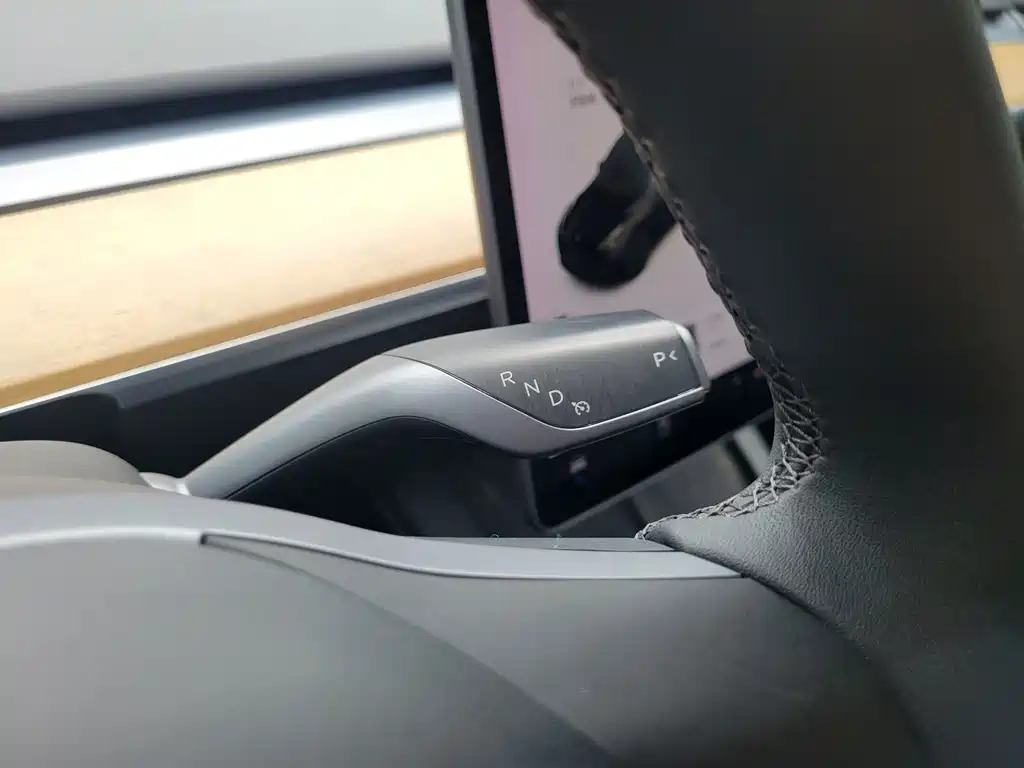 Tesla Model Y — миниатюра 22