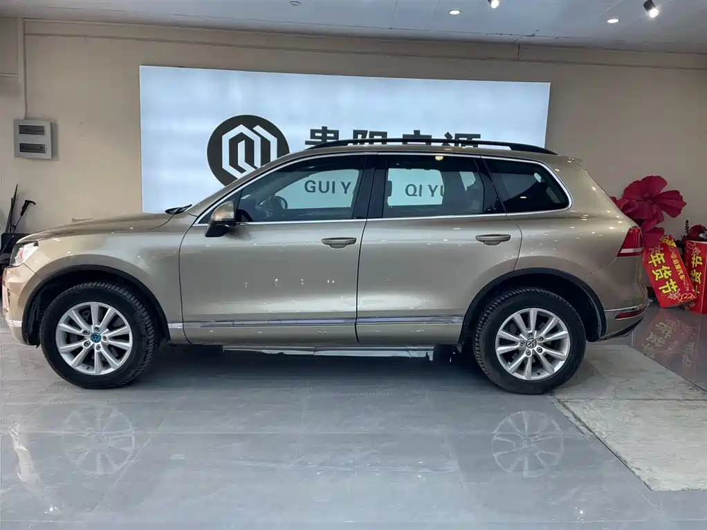 VOLKSWAGEN TOUAREG