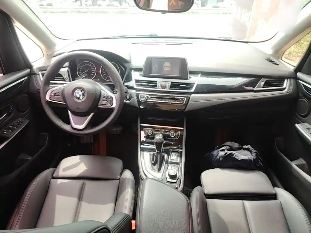 BMW 2 Series Active Tourer — миниатюра 10