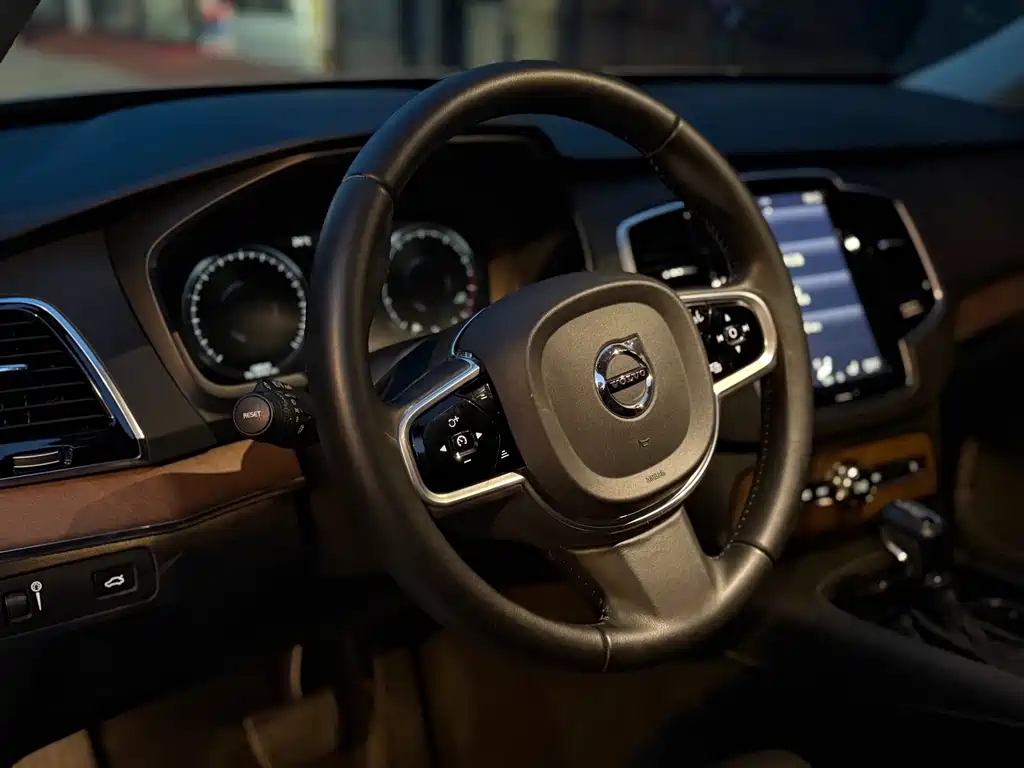 Volvo XC90 2016 T5 7 мест