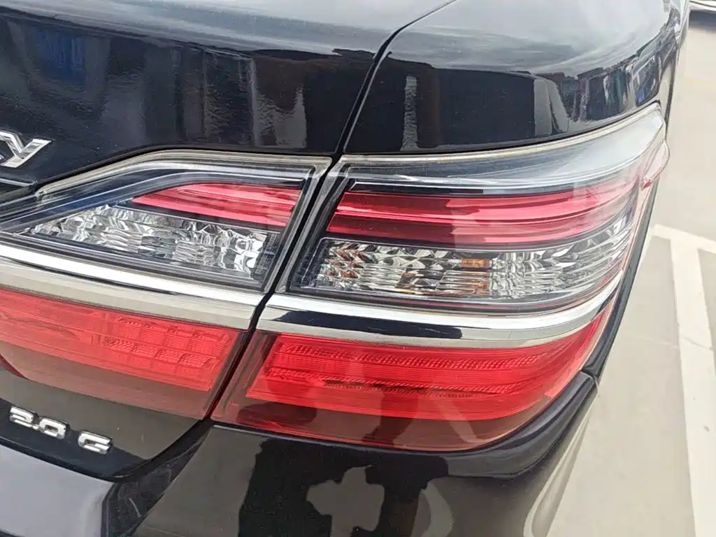 Toyota Camry — миниатюра 8