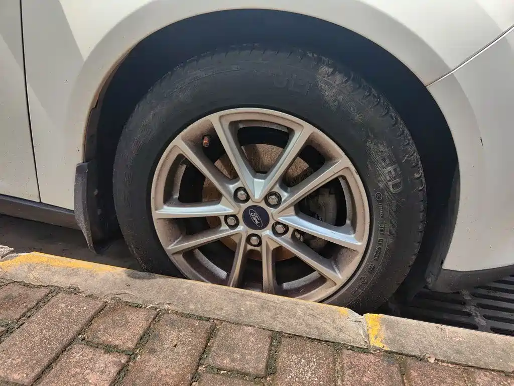 Ford Focus — миниатюра 23