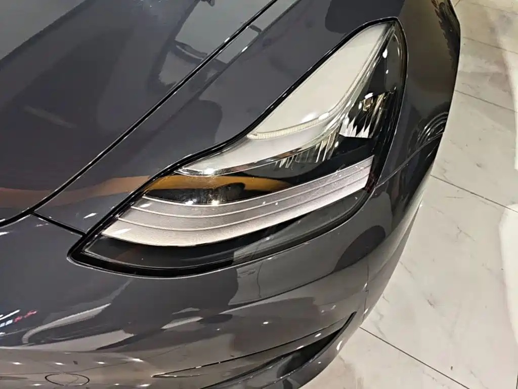 Tesla Model 3 — миниатюра 24