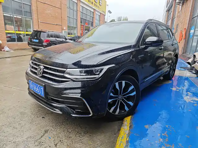 VOLKSWAGEN TIGUAN L