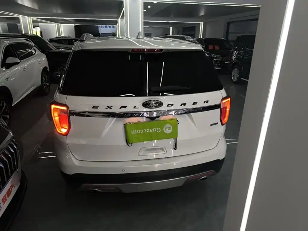 Ford Explorer (Import) — миниатюра 6